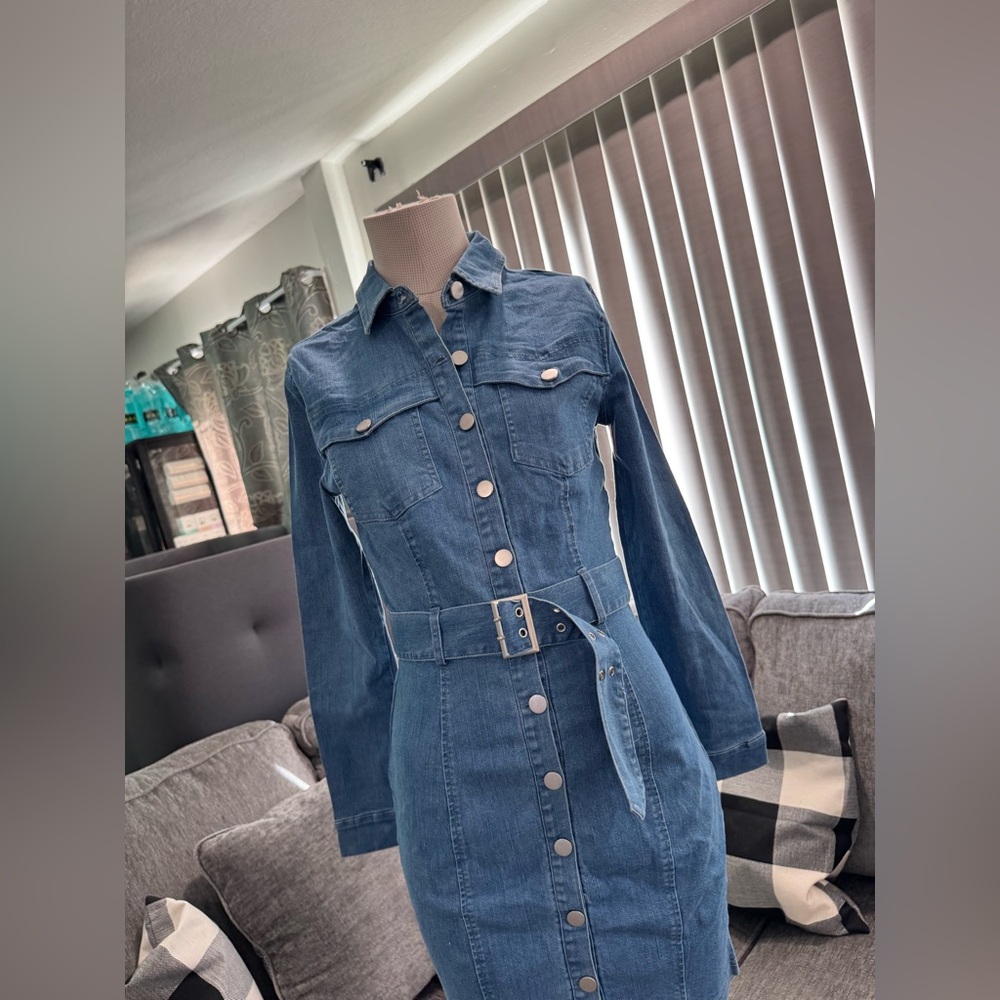 🍒BUNDLE 2 ITEMS FOR $8✨

🌸AMTIOUS long sleeve denim dress✨ - Picture 8 of 10